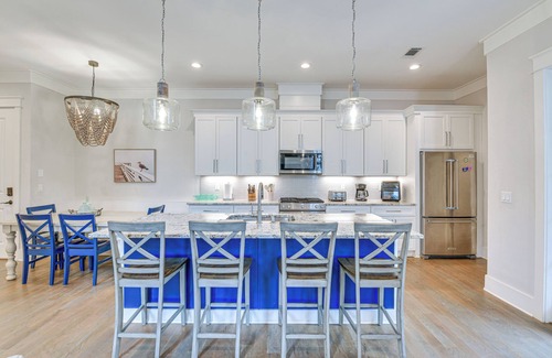 Lakeside at Blue Mountain Beach House | Family-Friendly Santa Rosa Home: Walk to Beach!