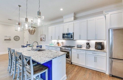 Lakeside at Blue Mountain Beach House | Family-Friendly Santa Rosa Home: Walk to Beach!