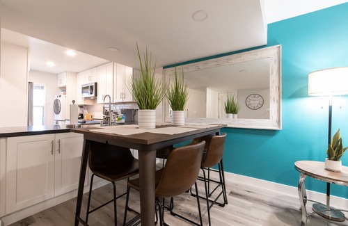 Westlake Village Apartment | Family friendly in the heart of Westlake Village! King beds, workstation,printer