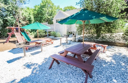 West Yarmouth Condo | Family-Friendly 1BR Condo w/Pools & Kitchenette