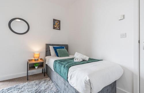 West Ham Apartment | Family-Friendly 2 bedrooms flat with 2bath in Stratford