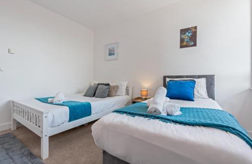 West Ham Apartment | Family-Friendly 2 bedrooms flat with 2bath in Stratford