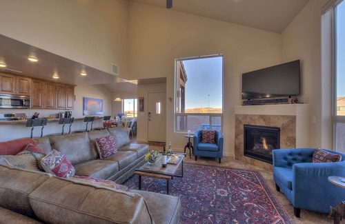 Moab South Valley House | Family Friendly, 2 King Beds, Main Flr Mstr, Great Views, Pool-seasonal & Spa.
