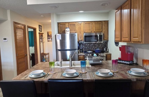 Branson West Condo | Family Friendly 2-bed 2-bath Woodland condo just 2 mi to Silver Dollar City