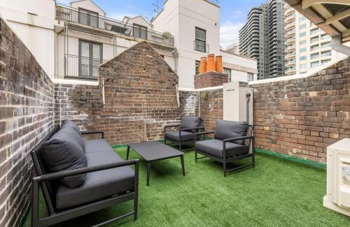 Millers Point Apartment | Family Friendly 2BR Apartment w/Seaview Balcony