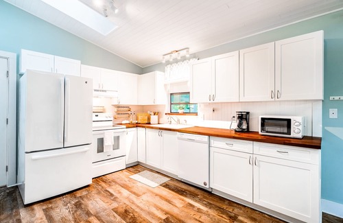 Lakewood Park House | Family friendly 3 bedroom home minutes from the beach and top notch restaurants