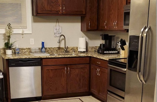 Portsmouth House | Family friendly! 3 bd/2 ba, full house, sleeps 8