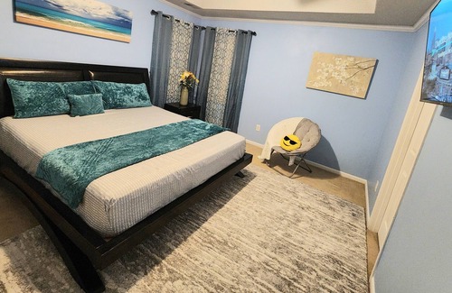 Mint Hill House | Family friendly 3 Bed/R Home, Free parking / Wi-Fi