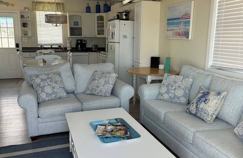 Surf City Cottage | Family-Friendly 3 Bedroom Ocean Front Cottage in the heart of Surf City