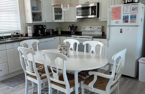 Surf City Cottage | Family-Friendly 3 Bedroom Ocean Front Cottage in the heart of Surf City