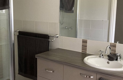 Mildura House | Family Friendly 3 bedroom house with Lego, Nintendo & Games