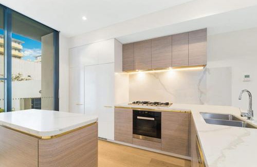 Banksmeadow House | Family-Friendly 3 Levels Architect Home Near Airport Beach Sydney City FREE City Parking & Airport Pickup Available