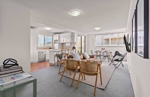 Cronulla Apartment | Family-Friendly 3BR Beachfront Apartment with Ocean Views – Cronulla