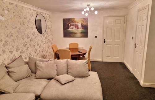 Maidstone House | Family-friendly 3BR - Parking, London Access