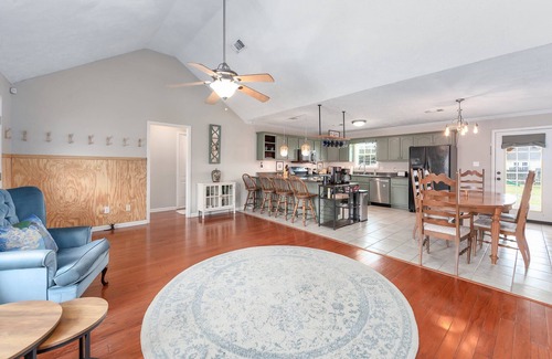 Bells House | Family-Friendly 3BR Stay with EV Charger & BBQ