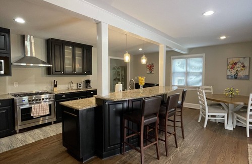 East Raleigh House | Family Friendly 3BR w/outdoor entertaining space