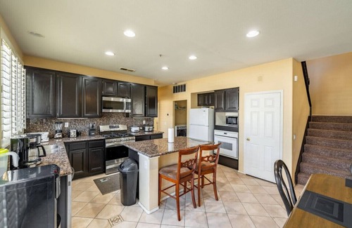 Fontana House | Family-friendly 4BR Home | Spacious Great Location