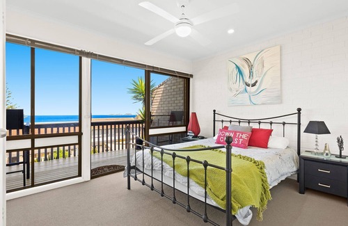 Batehaven Apartment | Family friendly and Ocean Views from the deck