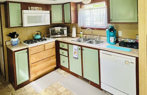Conway Cottage | Family- friendly and pet- friendly!
