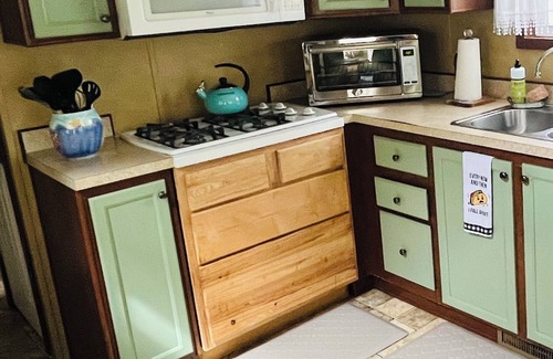 Conway Cottage | Family- friendly and pet- friendly!