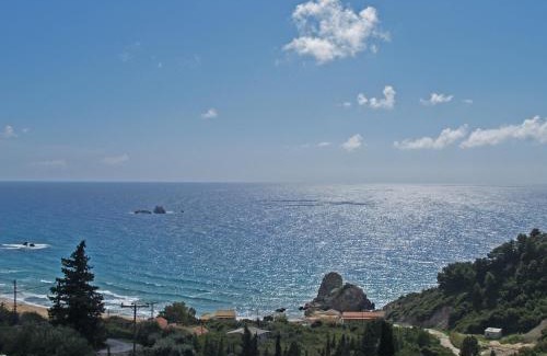 Parelia Apartment | Family friendly Apartments with a Swimming Pool on Pelekas Beach