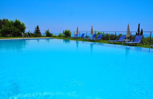 Parelia Apartment | Family friendly Apartments with a Swimming Pool on Pelekas Beach