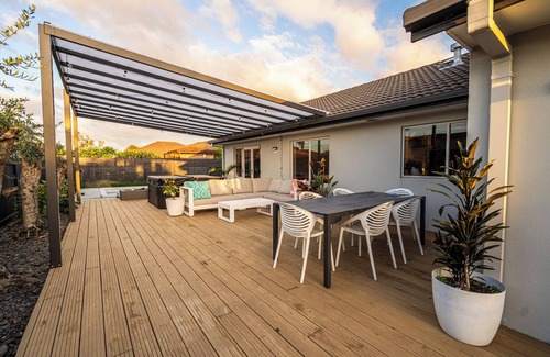 Papamoa Beach House | Family Friendly Aquatic lovers dream in Papamoa Beach