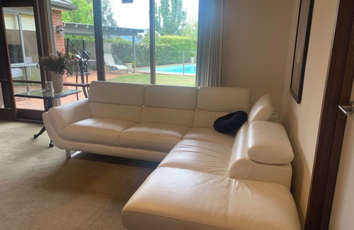 Wheelers Hill Bed & Breakfast | Family -friendly Pool Oasis