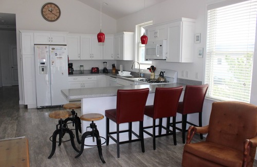 Ocean Beach III House | Family-Friendly Beach Cottage, sleeps 10!