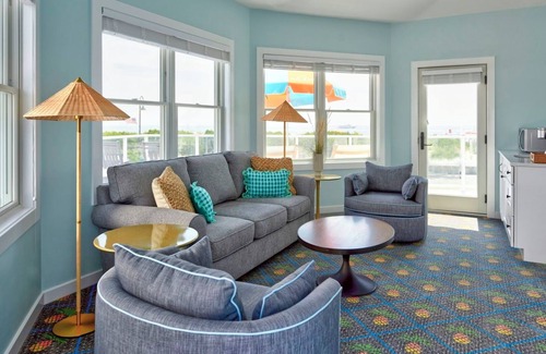 Cape May Hotel | Family-Friendly Beach Retreat – Pool, Music & Sand Between Your Toes!