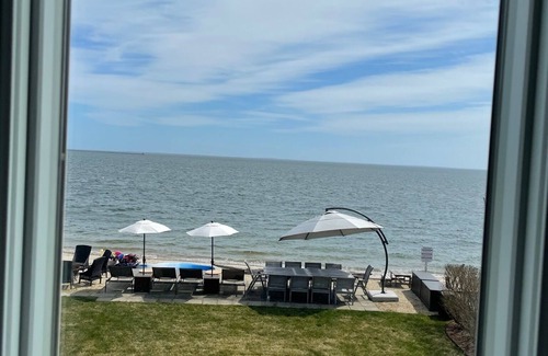 Clinton House | Family friendly beachfront escape