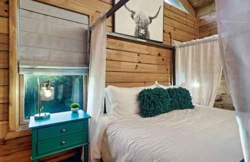 Blue Ridge House | Family-Friendly Blue Ridge Cabin Hot Tub, Game Room, Firepit, Near River
