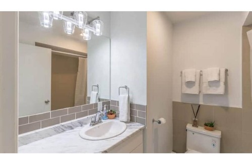 Regional District of Nanaimo House | Family Friendly, Central Downtown Qualicum Beach