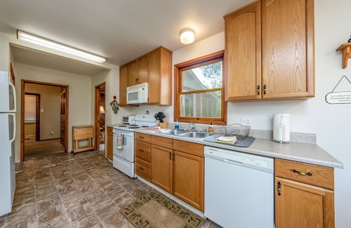 Kaweah House | Family Friendly Cabin on the River - Perfect for Small Families!