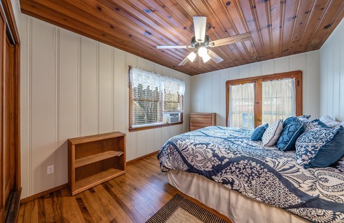 Kaweah House | Family Friendly Cabin on the River - Perfect for Small Families!