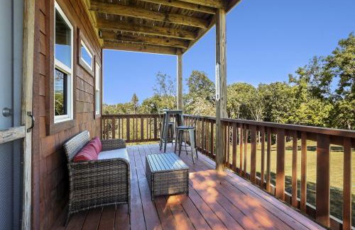 Eureka Springs House | Family-Friendly Cabin with Hot Tub in the Ozark Mountains and nearby Beaver Lake, Eureka Springs
