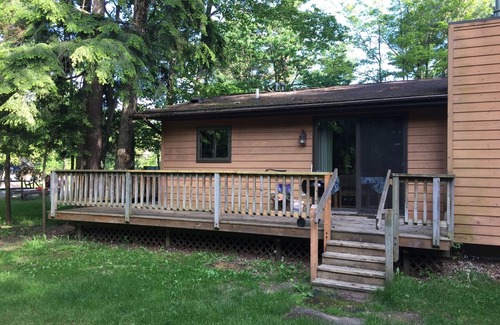 Au Train Cabin | Family Friendly cabin at AuTrain Lake! Big back yard and beach access! Swim/fish