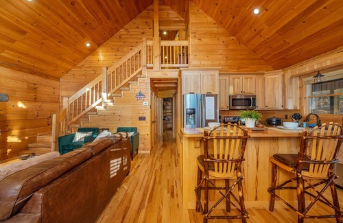 Vein Mountain Cabin | Family Friendly Cabin w/Hot Tub, Fishing Pond & Game Room 45min to Asheville