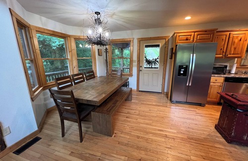 Murphy Cabin | Family-friendly cabin, with mountain views and tranquil creek near Blue Ridge