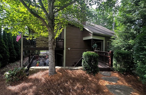 Cullowhee House | Family-Friendly Cashiers, NC Home on Golf Course with Club Perks & Fast WiFi