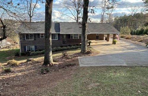 Sugar Hill House | Family Friendly - close to Sugar Hill shopping, restaurants
