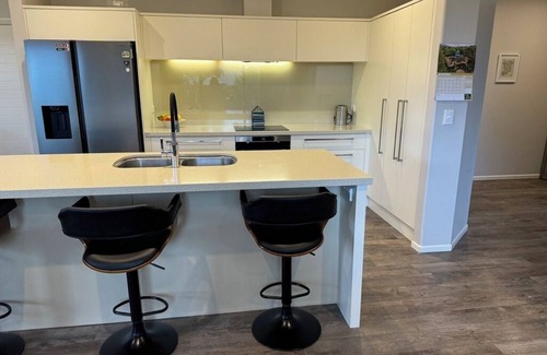 Richmond House | Family friendly comfort, close to shops, pool, and mountain biking trials.