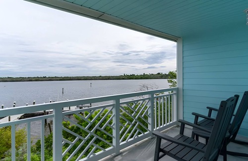 Captiva Hotel | Family-Friendly Comfort! Bay View Unit w/Balcony | Outdoor Pool | Free Parking