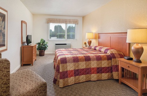 Afton Resort | Family-Friendly Condo w/Fireplace, Resort Pool, Full Kitchen & Near State Park