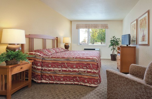 Afton Resort | Family-Friendly Condo w/Fireplace, Resort Pool, Full Kitchen & Near State Park