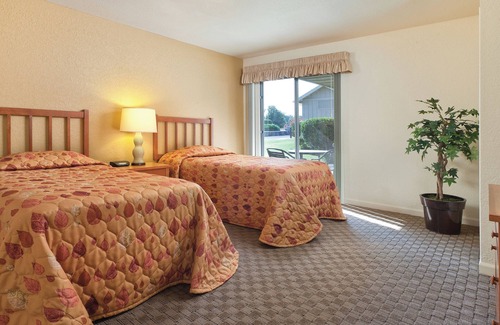 Afton Resort | Family-Friendly Condo w/Fireplace, Resort Pool, Full Kitchen & Near State Park