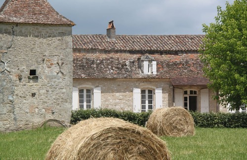 Montazeau House | Family friendly country house near Bergerac Bordeaux StEmillion jacuzzi pool