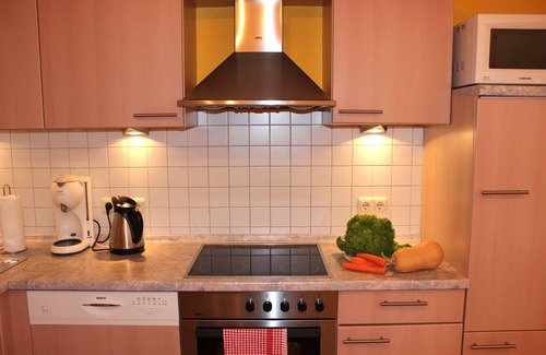 Alt Gaarz Villa | Family-friendly comfort apartment, 100 m to the Baltic Sea beach, with lagoon view