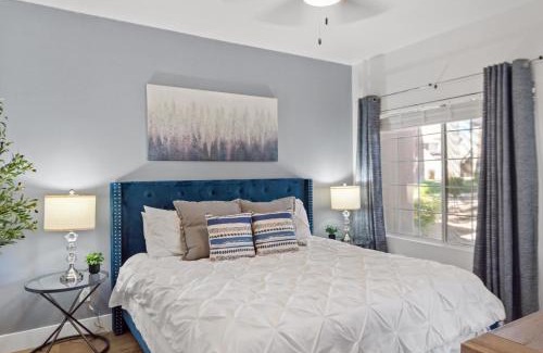 North Scottsdale Apartment | Family-friendly Fall Getaway - Concerts, 2 Pools, Games & Parking - H1059
