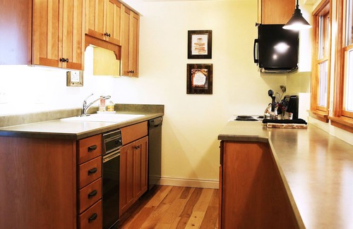 Arvada House | Family-Friendly Farmhouse in Arvada close to Denver, Golden, Red Rocks